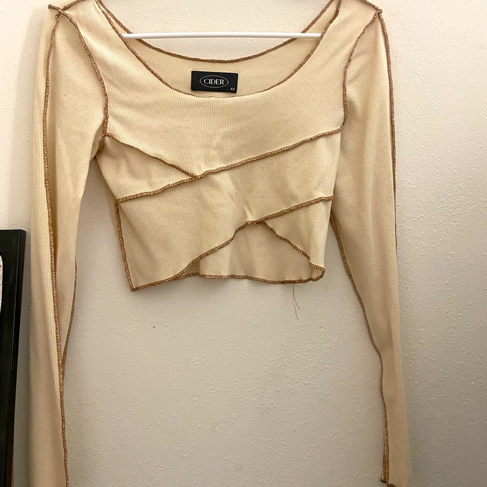Perfect long sleeve fall top from cider I only wore it once!